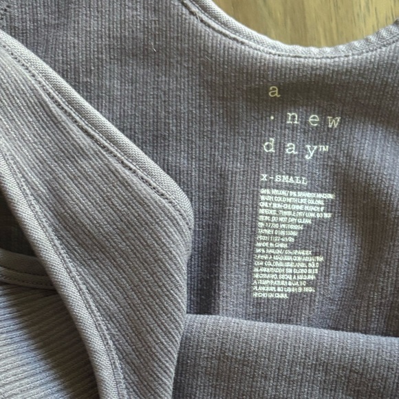 A New Day Long ribbed Crop Tank EUC - Picture 2 of 2
